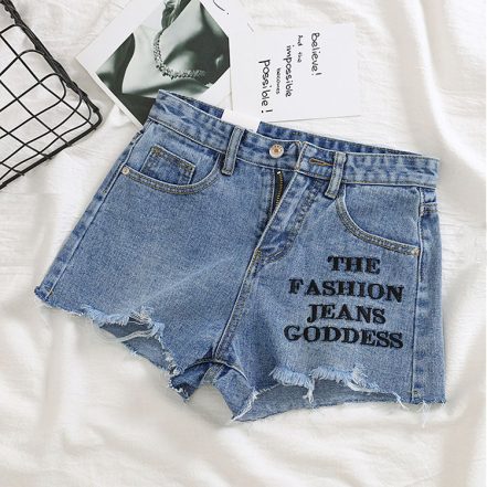 Quần Short Jean Nữ Rách Thêu Chữ